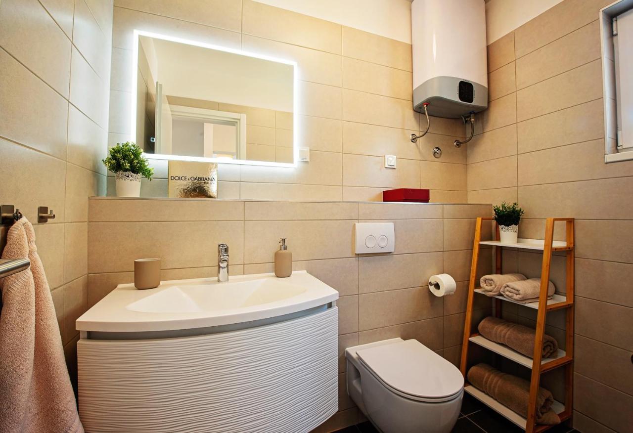 Sea Front Apartments Ivana 로고즈니차 외부 사진