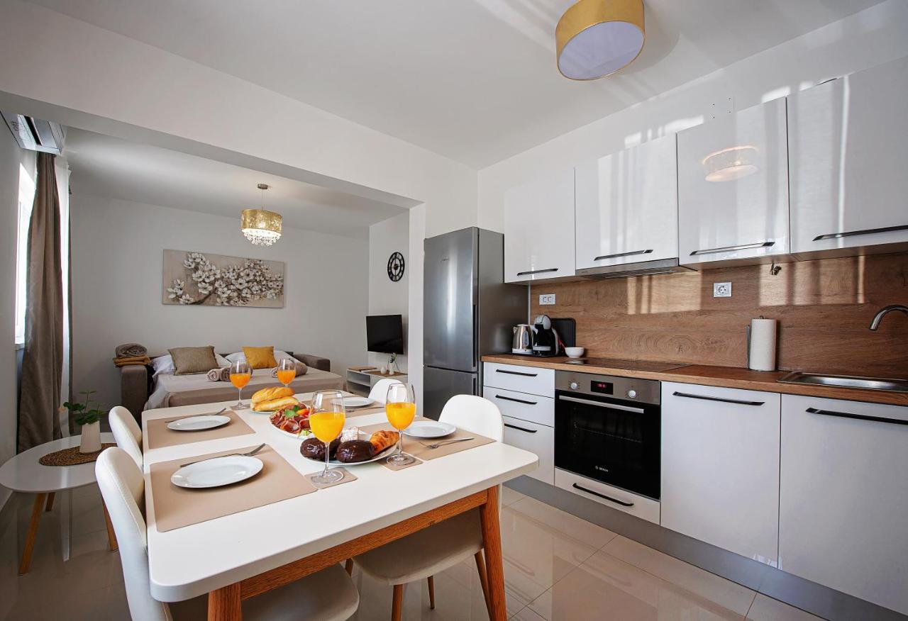 Sea Front Apartments Ivana 로고즈니차 외부 사진