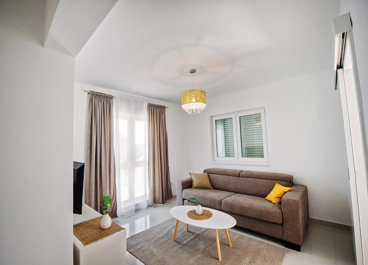 Sea Front Apartments Ivana 로고즈니차 외부 사진